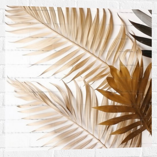 Muursticker - Tropische Bladeren in Goudtinten tegen Witte Achtergrond - 80x80 cm Foto op Muursticker