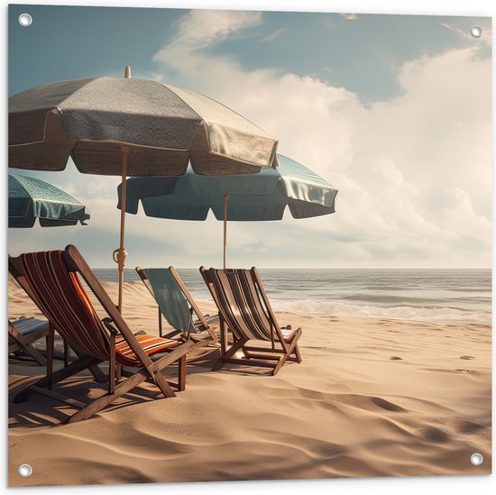 Tuinposter – Strandstoelen en Parasols op het Strand op Bewolkte Dag - 80x80 cm Foto op Tuinposter (wanddecoratie voor buiten en binnen)