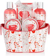 BRUBAKER Cosmetics 6-Delig Bad- en Doucheset Aardbei Sweet Love in Deco Metalen Mandje - Cadeautip Vrouw - Cadeau Idee - Verzorgingsset Cadeauset met Bloemen Design - Roze - Moederdag cadeautje