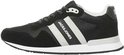 Zwarte lage sneaker met witte en grijze strepen, witte zool en grijs detail op de hak.