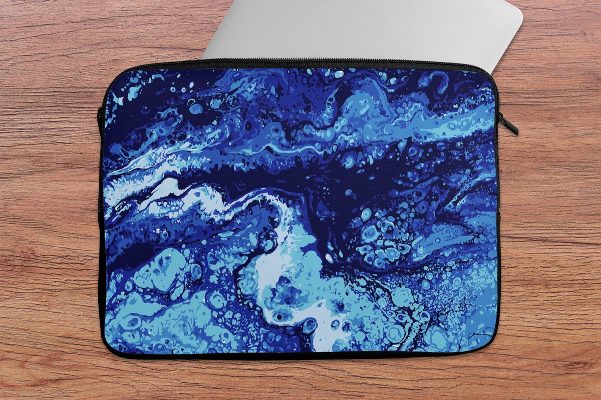 Laptophoes 13 inch - Marmer print - Blauw - Waterverf - Laptop sleeve - Binnenmaat 32x22,5 cm - Zwarte achterkant