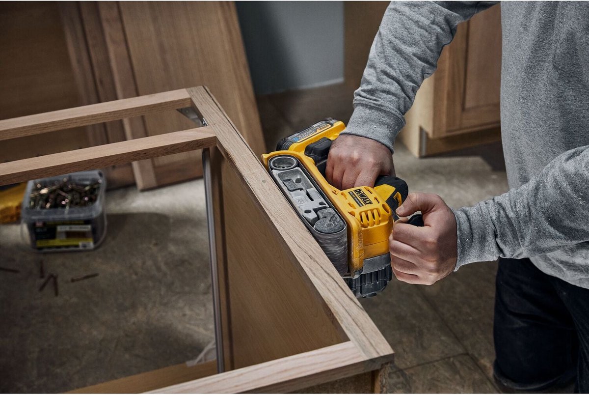 DeWALT DCW220P2 Accu bandschuurmachine 75x533mm 18V XR 5.0Ah in TSTAK – foto 5