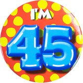 Button 45 Jaar - Button met speld (55mm) - Leeftijd badge - 45 Jaar versiering - Accessoires - Rozet I'm 45 - Verjaardag jongen / meisje / man / vrouw - Button 45 Jaar