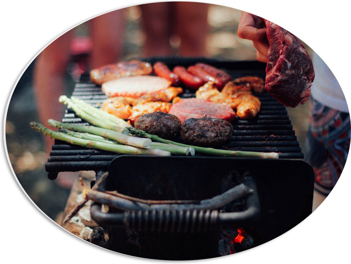 PVC Schuimplaat Ovaal - Barbecue - Vlees - Groenten - Kolen - Natuur - 56x42 cm Foto op Ov
