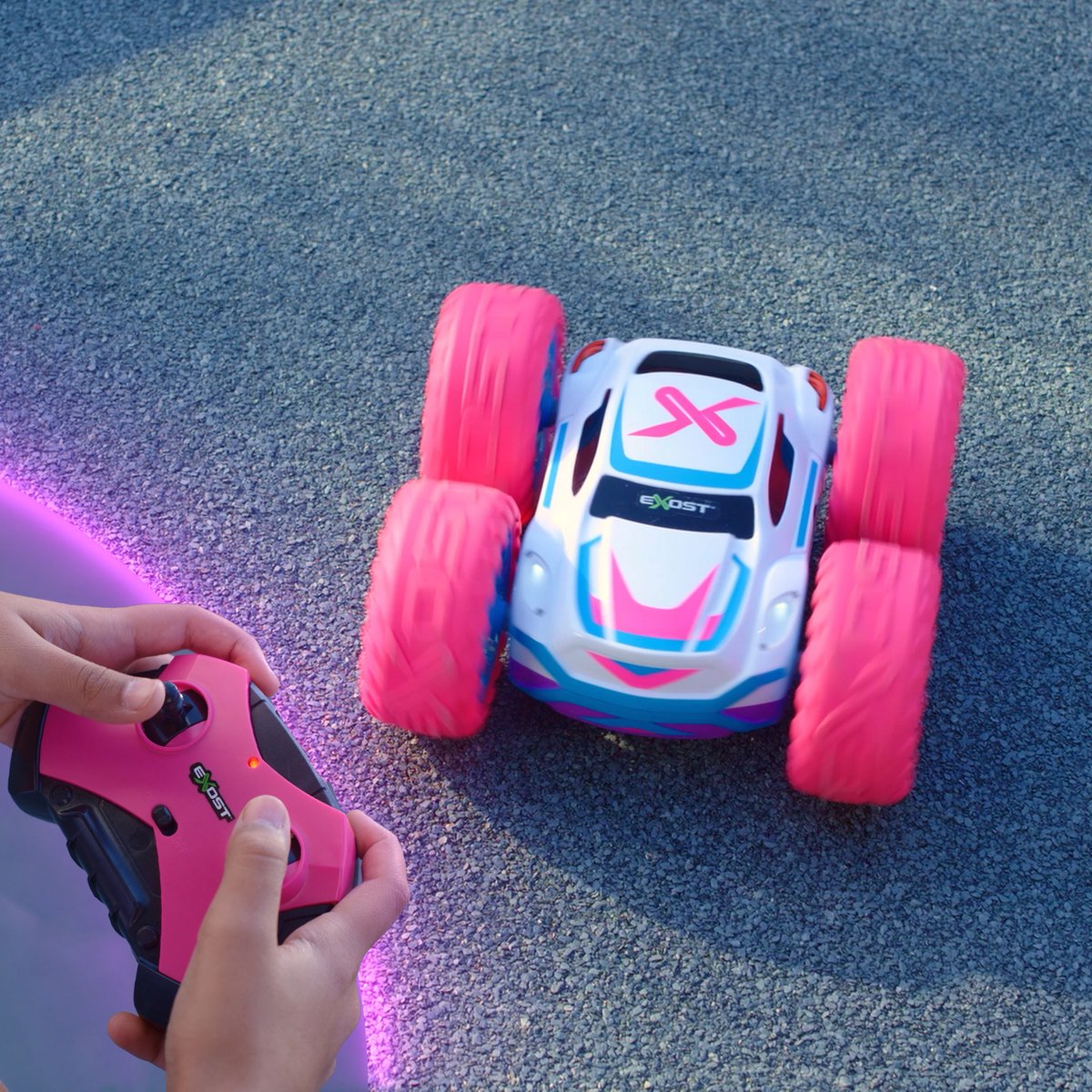 jouet enfant voiture lumineuse 360° radiocommandée piles fournies
