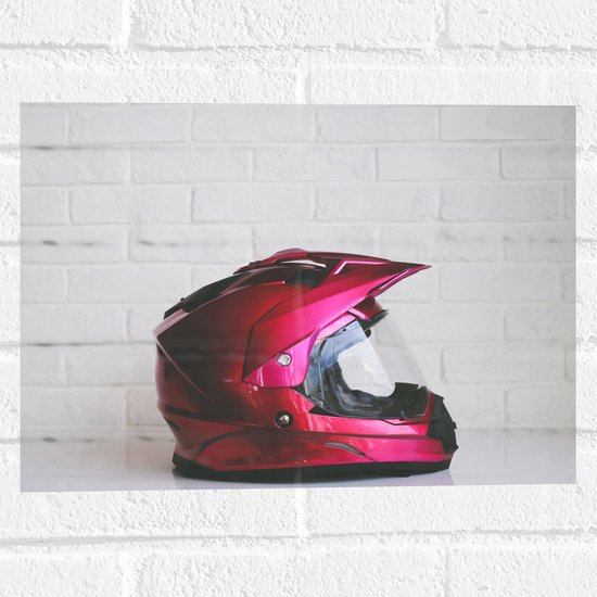 Muursticker - Roze Motor Helm voor Witte Bakstenen Muur - 40x30 cm Foto op Muursticker