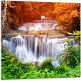 Tuinposter – Watervallen tussen Oranje en Groene Bomen in het Bos - 100x100 cm Foto op Tuinposter (wanddecoratie voor buiten en binnen)