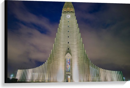 Canvas - Grote Witte Kerk in Reykjavik, IJsland - 90x60 cm Foto op Canvas Schilderij (Wanddecoratie op Canvas)