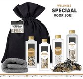 Geschenkset "Speciaal voor jou" - 6 Producten - 600 gram | Cadeautje voor hem - Giftsetje man - Verjaardag - Vader - Vriend - Bodylotion - Douchegel - Scrubzout - Shampoo - Bamboe