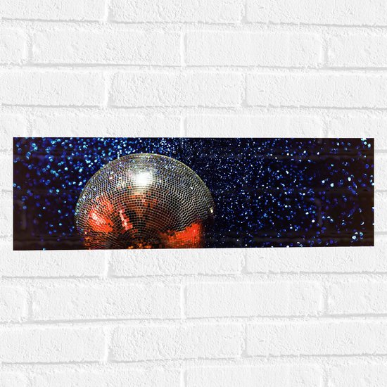 Muursticker - Glinsterende Discobal in Donkere Ruimte - 60x20 cm Foto op Muursticker