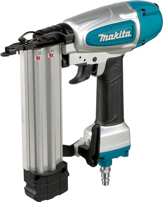 Agrafeuse Makita AF506, argent avec accents turquoise, poignée noire et raccord d'air.