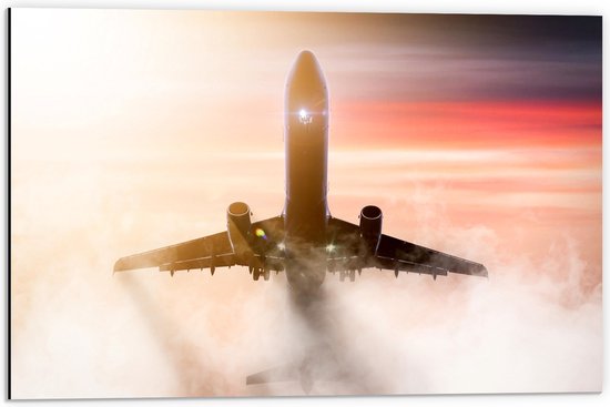 Dibond - Passagiersvliegtuig bij Zonsondergang door de Wolken - 60x40 cm Foto op Aluminium (Wanddecoratie van metaal)
