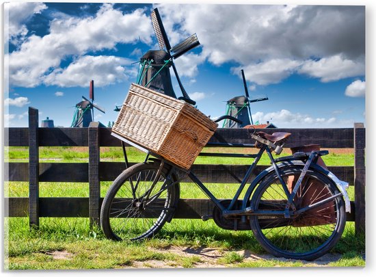 Acrylglas - Fiets met Rieten Mand Geparkeerd langs Molens - 40x30 cm Foto op Acrylglas (Met Ophangsysteem)