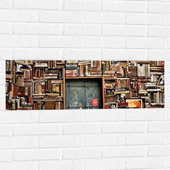 Muursticker - Deur in Boekenkast - 90x30 cm Foto op Muursticker