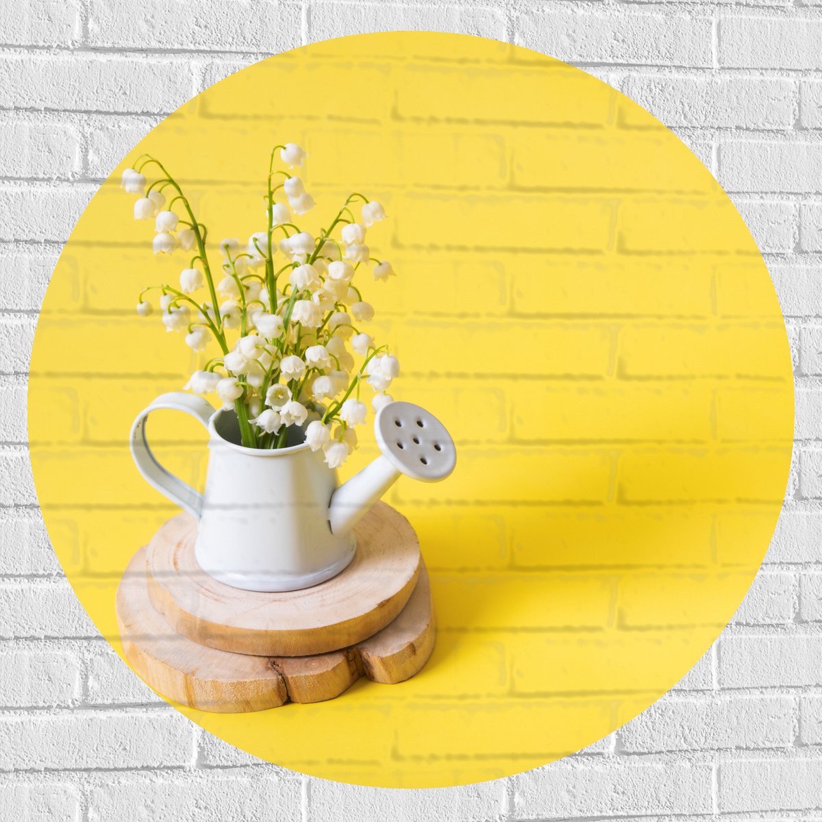 Muursticker Cirkel - Boeket in Gieter met Gele Achtergrond - 90x90 cm Foto op Muursticker