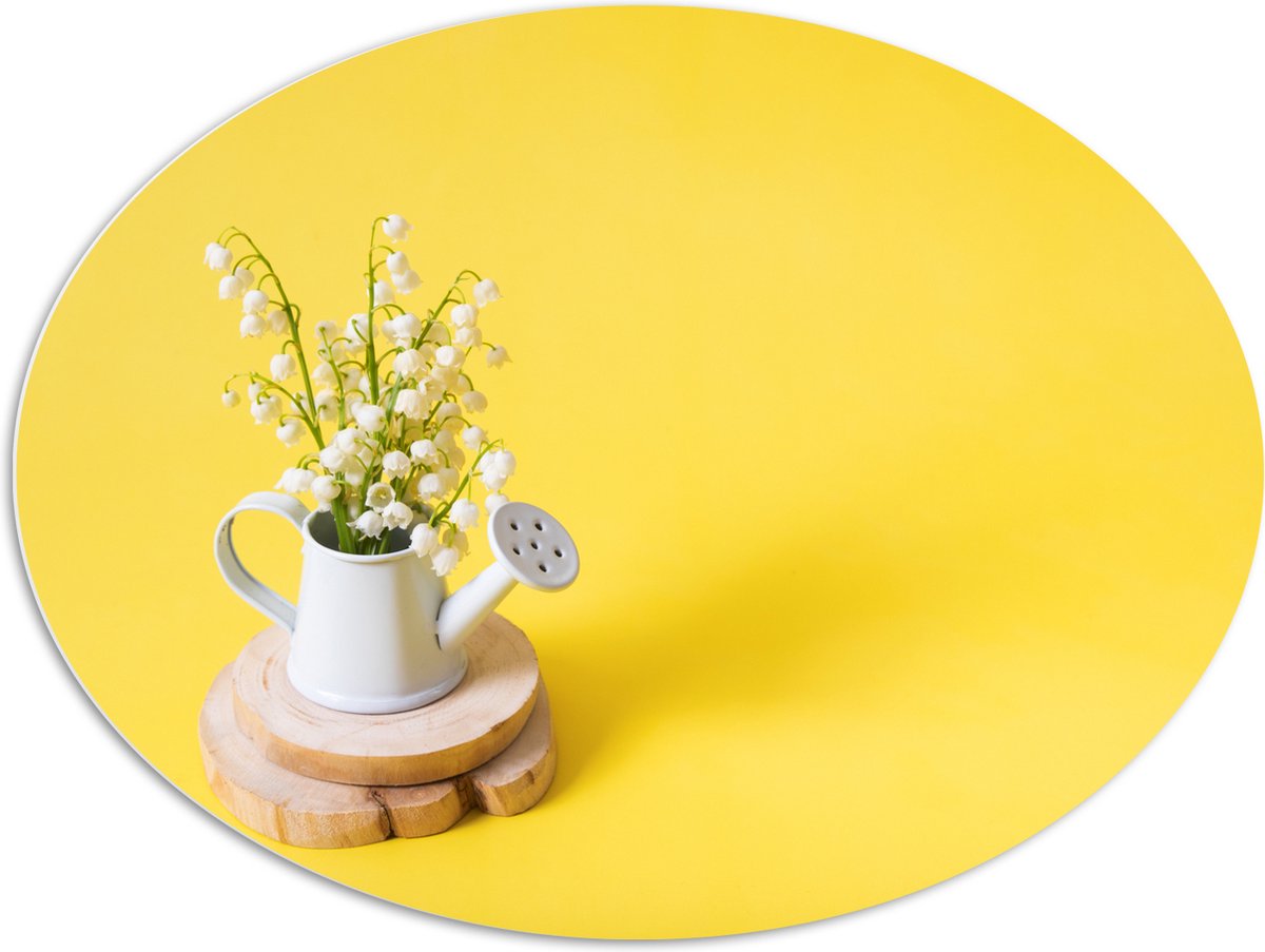 PVC Schuimplaat Ovaal - Boeket in Gieter met Gele Achtergrond - 108x81 cm Foto op Ovaal (M