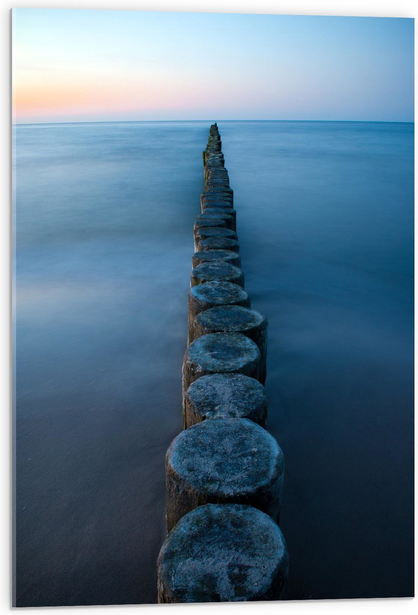 Acrylglas - Strand - Zand - Zee - Palen - Hout - 50x75 cm Foto op Acrylglas (Met Ophangsys