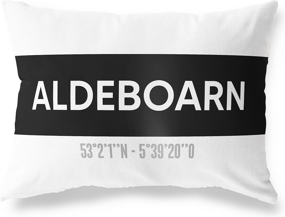 Tuinkussen ALDEBOARN - FRIESLAND met coördinaten - Buitenkussen - Bootkussen - Weerbestendig - Jouw Plaats - Studio216 - Modern - Zwart-Wit - 50x30cm