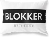 Tuinkussen BLOKKER - NOORD-HOLLAND met coördinaten - Buitenkussen - Bootkussen - Weerbestendig - Jouw Plaats - Studio216 - Modern - Zwart-Wit - 50x30cm