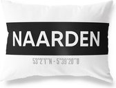 Tuinkussen NAARDEN - NOORD-HOLLAND met coördinaten - Buitenkussen - Bootkussen - Weerbestendig - Jouw Plaats - Studio216 - Modern - Zwart-Wit - 50x30cm