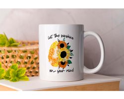 Mok Let the Sunshine on your Mind - Sunflower - Sunshine - zonnebloem - zonneschijn - Bee - Bij - Yellow - Geel - aesthetic - Gift - Cadeau - Girl - Meisje