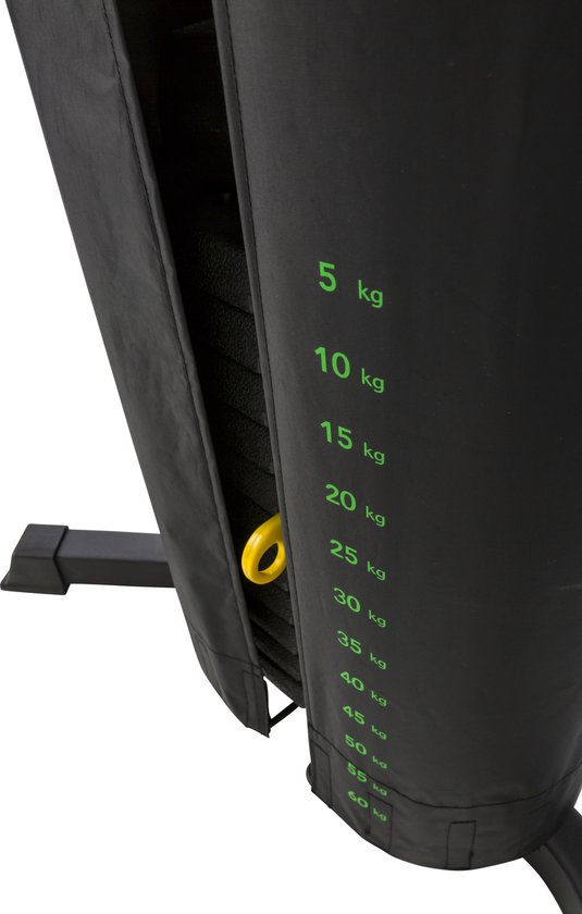 Close-up van het gewichtenblok van een Tunturi krachtstation, met gewichten van 5 tot 60 kg.
