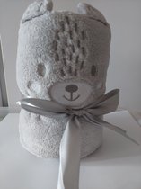 Baby dekentje fleece met geborduurde knuffel EEKHOORNTJE - Super leuk als Kraamcadeau of Babyshower