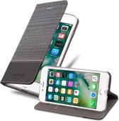 Cadorabo Hoesje geschikt voor Apple iPhone 7 PLUS / 7S PLUS / 8 PLUS in GRIJS ZWART - Beschermhoes met magnetische sluiting, standfunctie en kaartvakje Book Case Cover Etui
