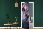 Deursticker Bloemen - Rood - Planten - Natuur - 75x205 cm - Deurposter
