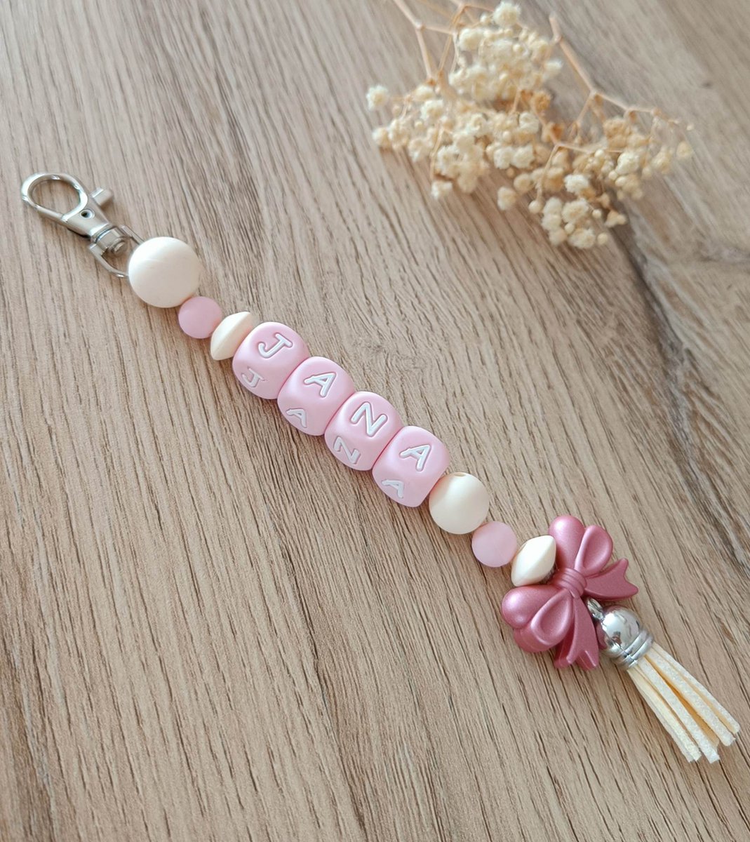 Gepersonaliseerde Sleutelhanger met Kralen - Cadeau sleutelhanger - Sleutelhanger met naam - Silliconen kralen sleutelhanger - Gepersonaliseerd cadeau - Cream Pink