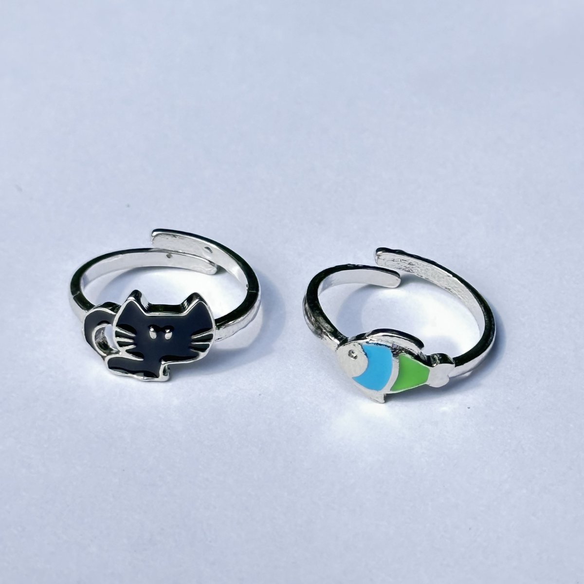 GoedeDoelen.Shop | Ringen set Cat Fish | Set Van 2 Ringen | Katten Ring | Poezen Ring | In Maat Verstelbaar | Unisex | Zwerfdierenwelzijn | Vriendschapsringen | Zwerfkatten TNR Project | Zwerfdieren TNR Project | Ringenset | Wellness-House