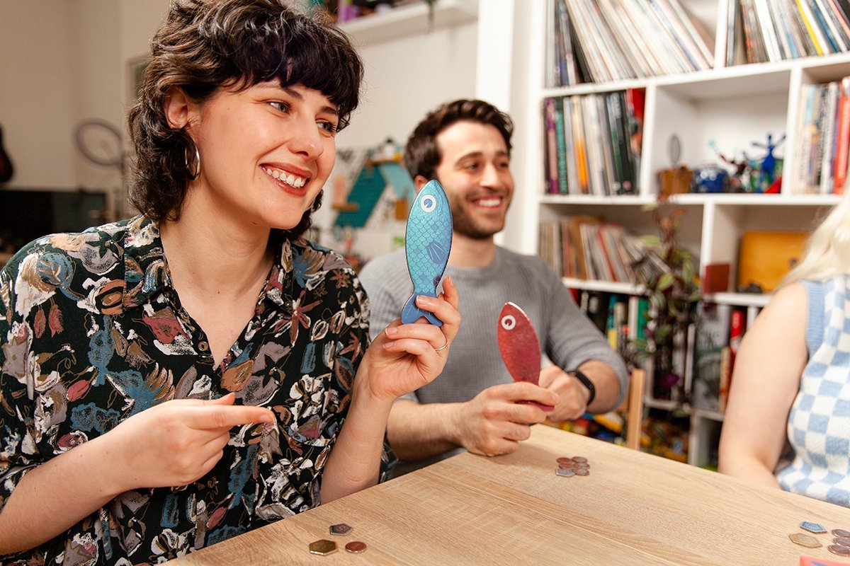 999 Games - Sounds Fishy - Partyspel - Kun jij je pokerface bewaren? - Gezelschapsspel - Nederlandstalig - Klein cadeautje — afbeelding 16