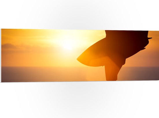 PVC Schuimplaat - Silhouet van Persoon met Surfplank - 120x40 cm Foto op PVC Schuimplaat (Met Ophangsysteem)
