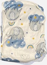 O.T. Trends Babydeken Ledikant wit/blauw met olifantjes patroon - Baby Omslagdoek - Zacht gevoerd - 100 x 75 Centimeter