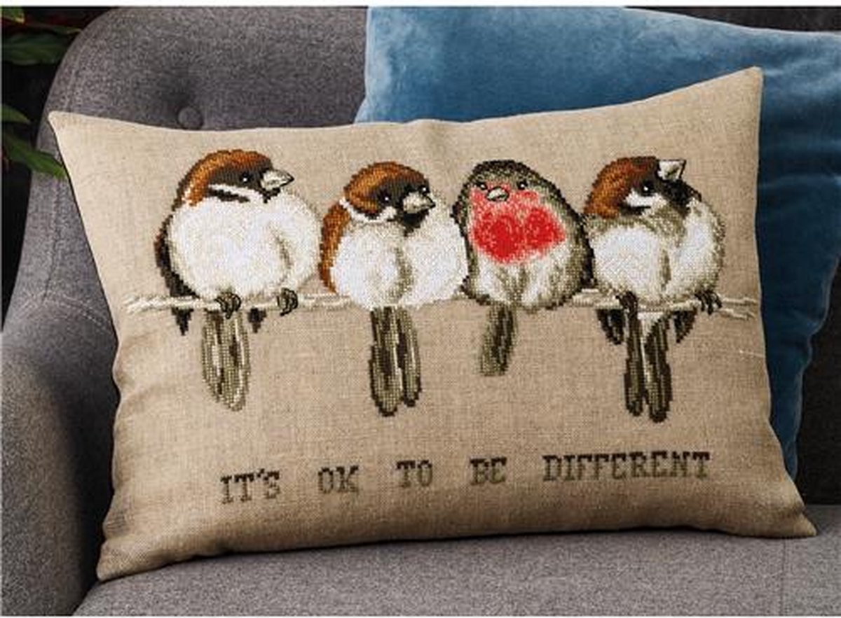 Borduurpakket It's ok to be different kussen - Permin