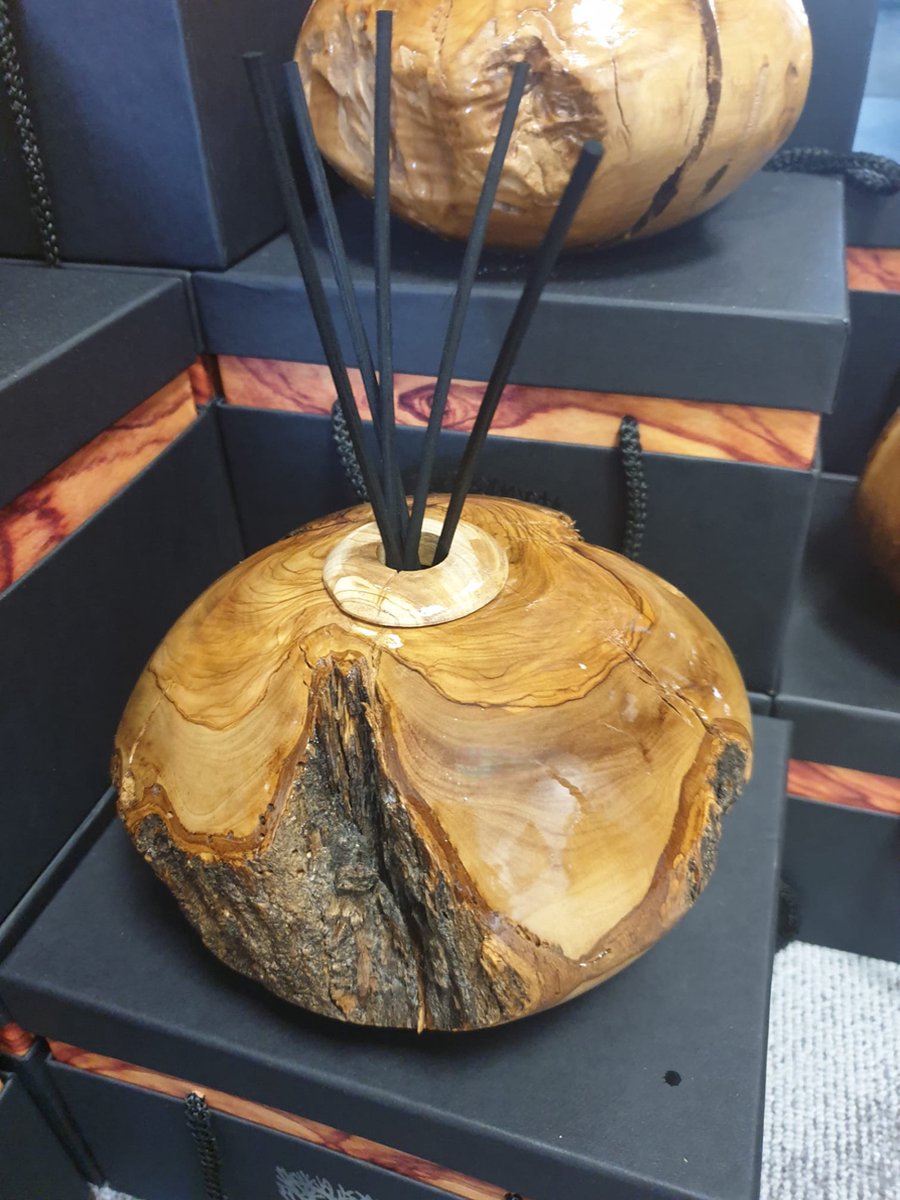 Woodsart Kamergeurverspreider Handgemaakt Massief Olijfhout Incl. Geurstokjes ⌀16cm