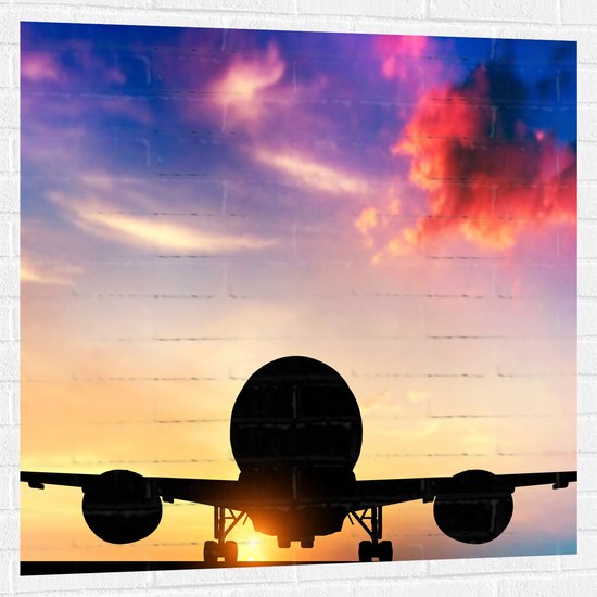 Muursticker - Silhouet van Vliegtuig op Startbaan bij Zonsopkomst - 100x100 cm Foto op Muursticker