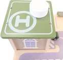 Heliplatform met 'H' logo op de houten speelgoedparkeergarage in retro groen.