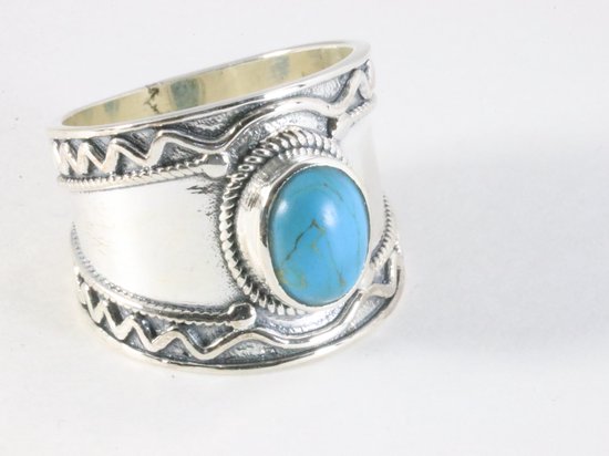 Bewerkte zilveren ring met blauwe turkoois - maat 18