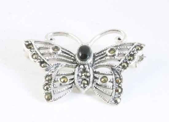 Zilveren vlinder broche met onyx en marcasiet