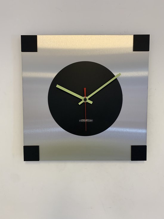 Horloge murale ChantalBrandO -- CARRE : PLACE PIGALLE -- ARGENT & BLACK -- DESIGN MODERNE --