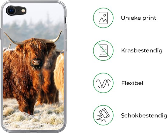Coque iPhone SE 2020 - Highlanders écossais - Neige - Forêt - Coque de téléphone en Siliconen