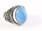Bewerkte zilveren ring met blauwe chalcedoon - maat 17.5