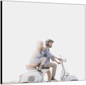 Dibond –Mensen aan het Touren op Witte Scooter-50x50 Foto op Aluminium (Wanddecoratie van metaal)