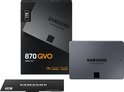 Samsung SSD 870 QVO 1TB verpakking en interne SSD.