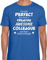 Freaking awesome colleague / collega cadeau t-shirt blauw heren -  kado shirt  / verjaardag cadeau L