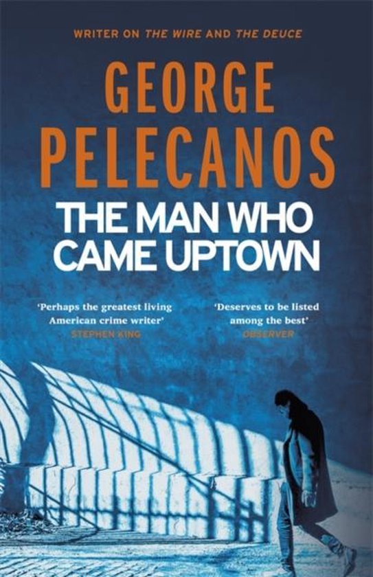 Boekomslag van "The Man Who Came Uptown" door George Pelecanos. Een man loopt langs een muur met schaduwen.