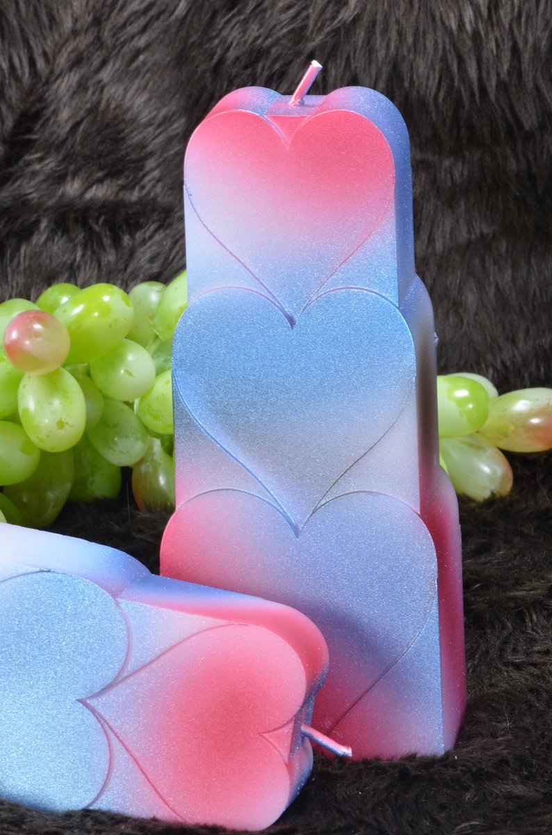 Gestapelde Harten Kaars, type Parijs, hoogte: 18cm -.Gemaakt door Candles by Milanne