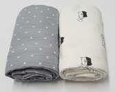 little feet - twee hydrofiele doeken - 125 x 120 cm - XL - large - grijs sterretje - beertje - crème