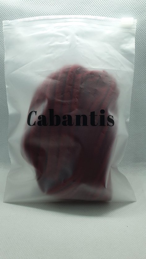 Bordeauxrode tulband in een doorzichtige plastic verpakking met het merk Cabantis.